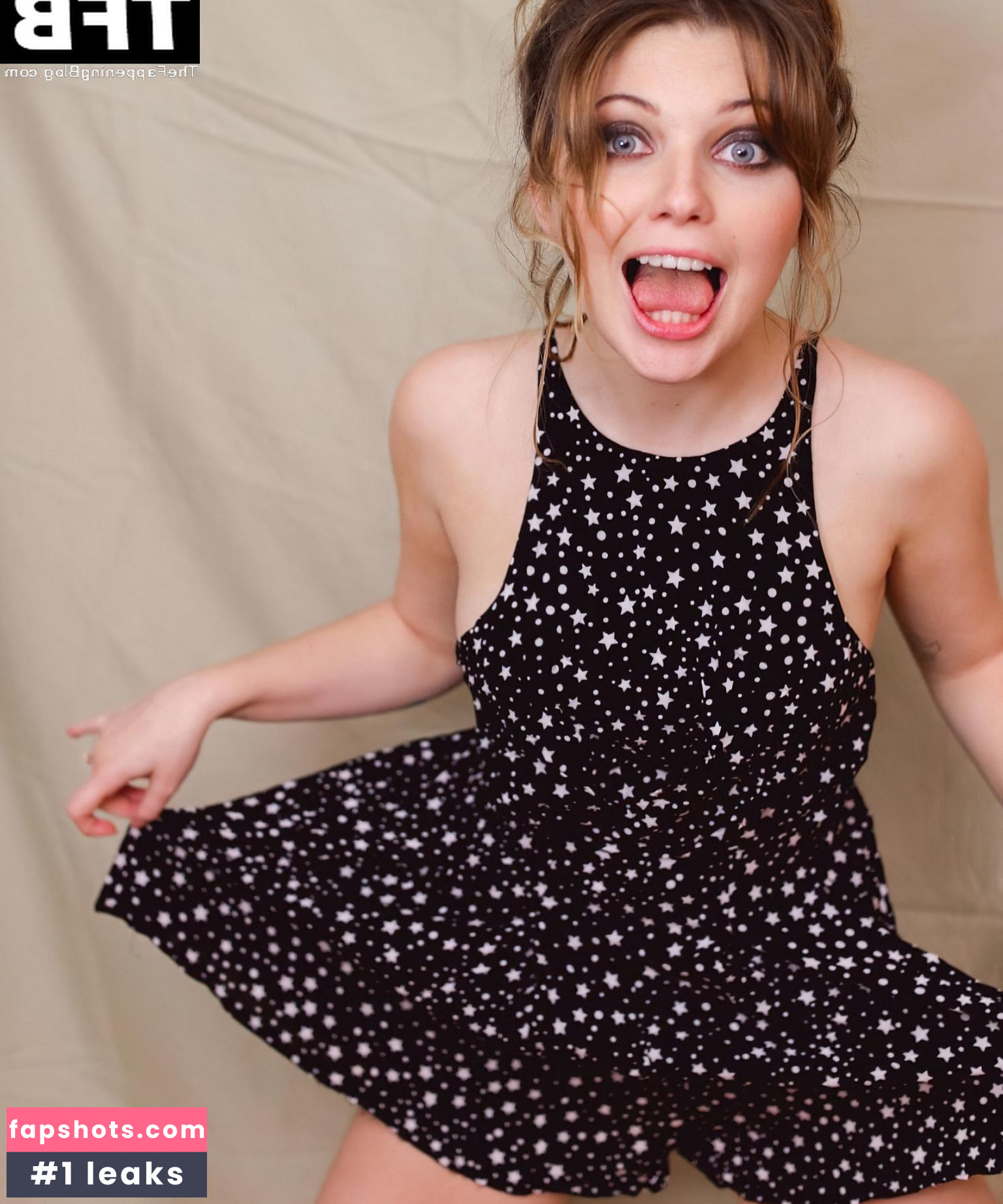 Sammi Hanratty gallery photo #416
