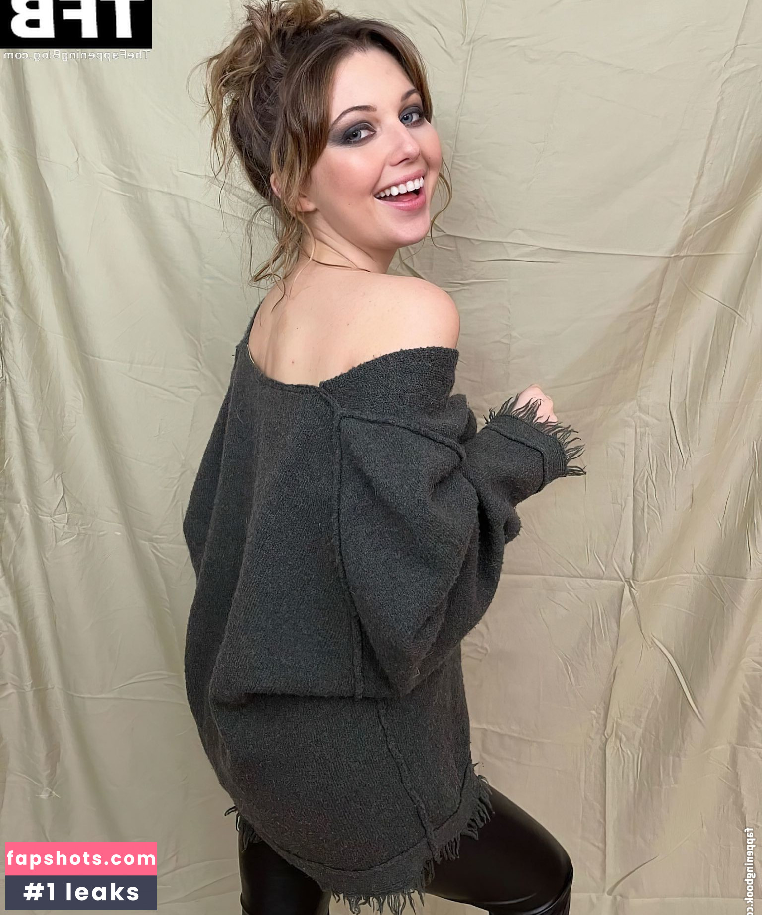 Sammi Hanratty gallery photo #419