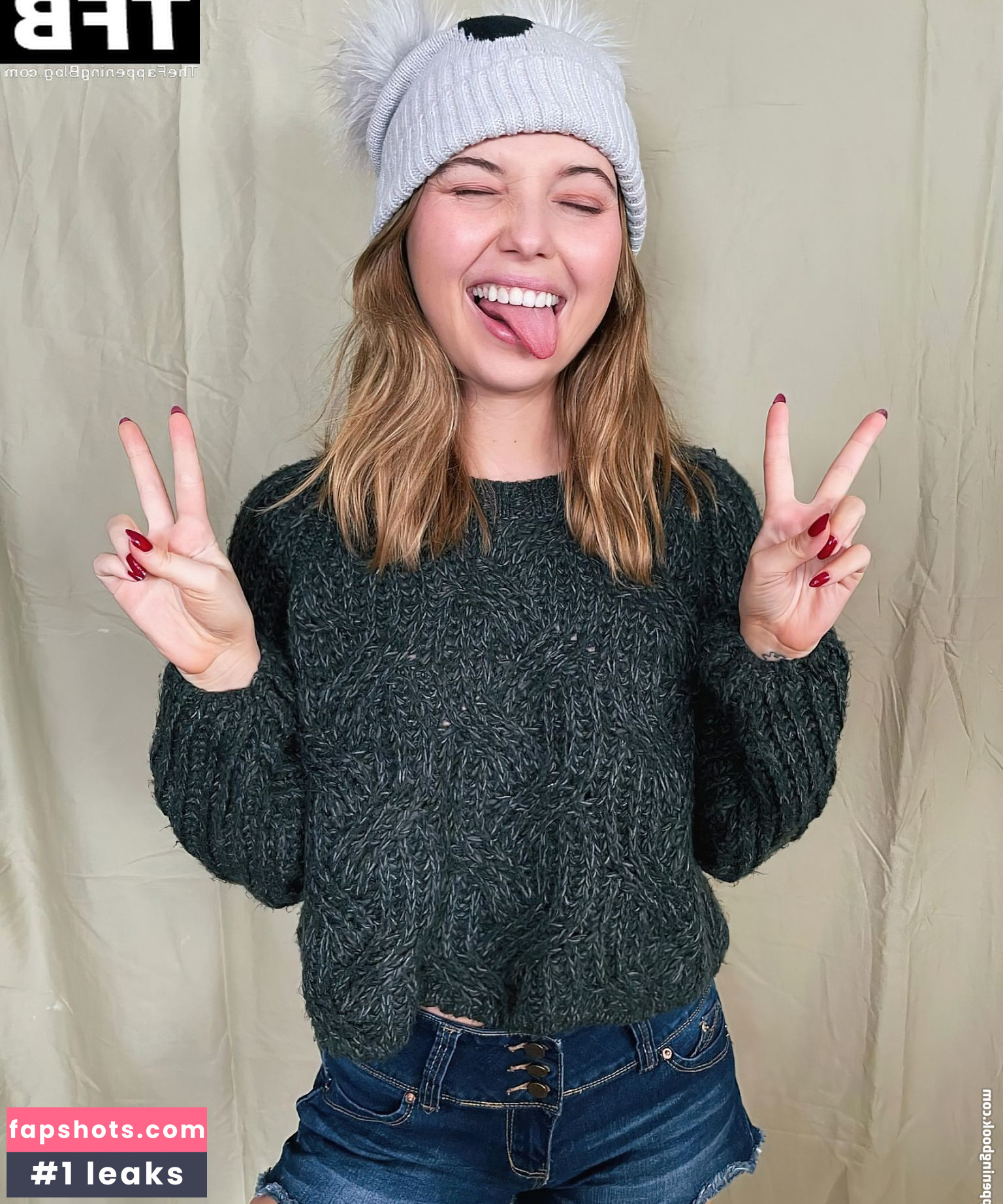 Sammi Hanratty gallery photo #422