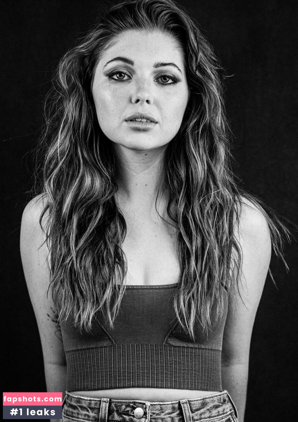 Sammi Hanratty gallery photo #6