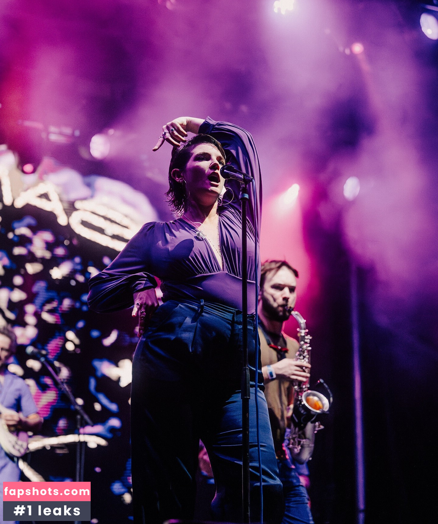 Sammy Rae gallery photo #3