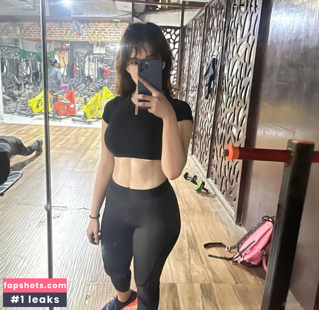 Samriddhi Uniyal nude babe gallery