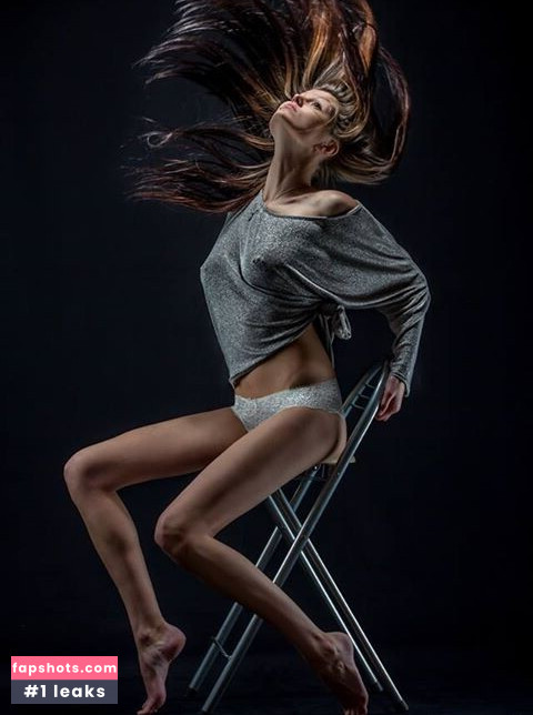 Sandra F. gallery photo #3