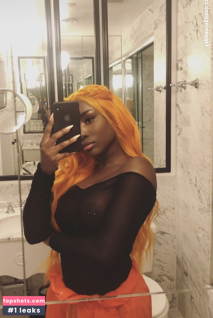 Sandra Lambeck nude babe gallery