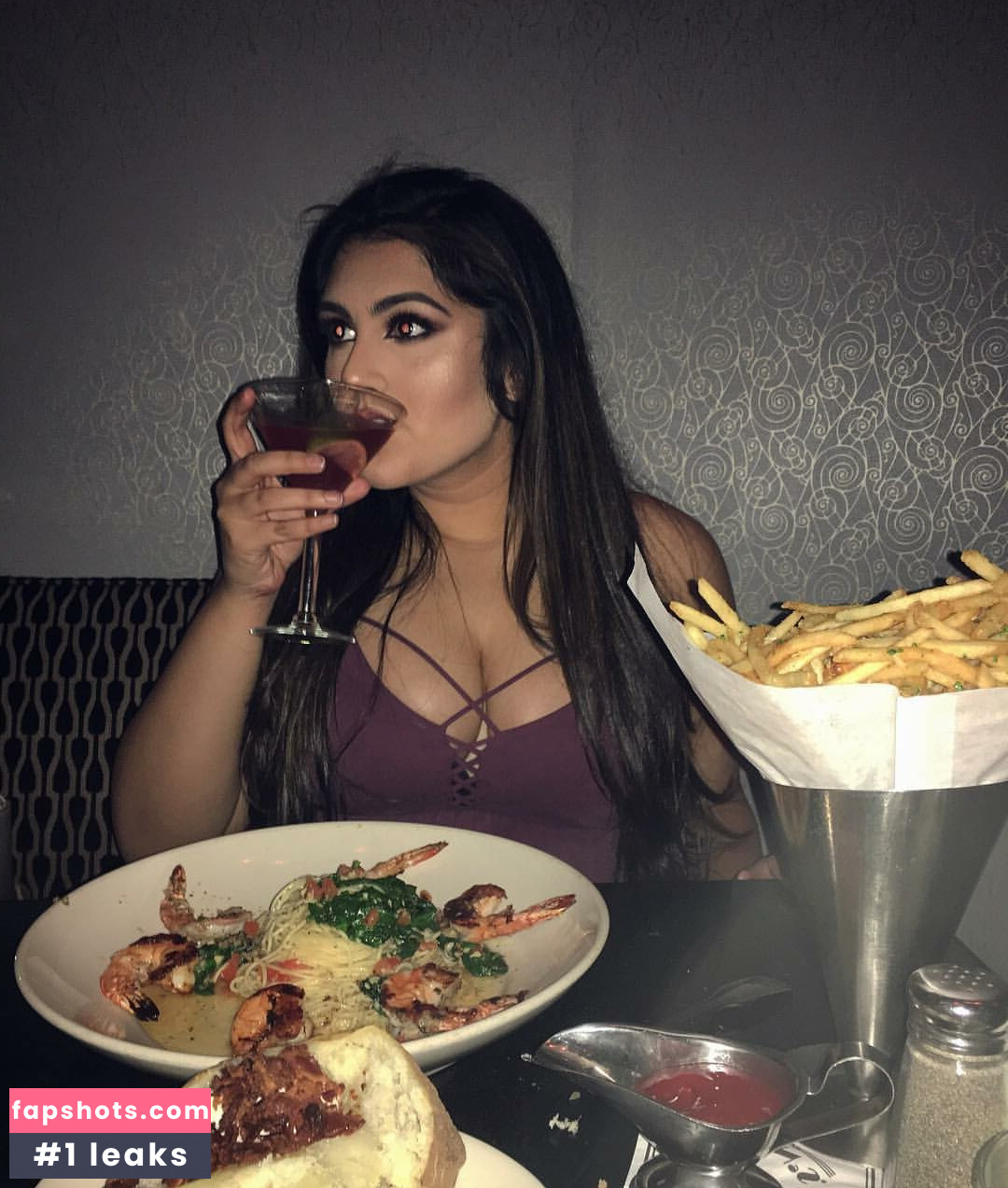 Sanjana gallery photo #23