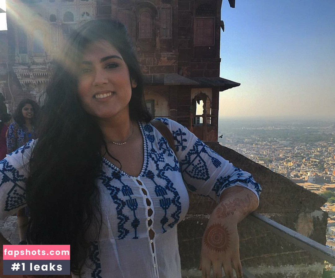 Sanjana gallery photo #5