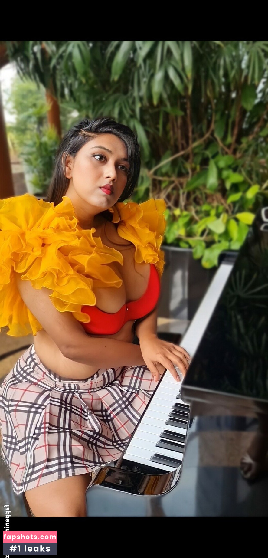 Sanna_selena gallery photo #3