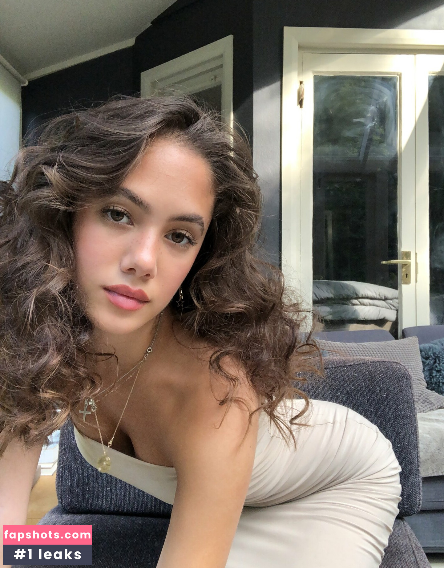 Saoirse Alicia Behzadi gallery photo #12