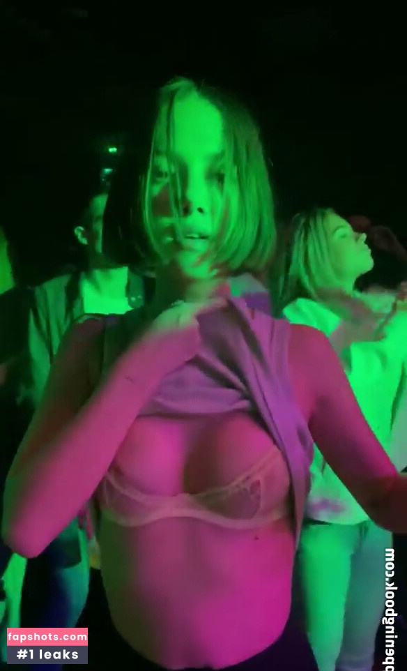 Saoirse Alicia Behzadi gallery photo #15