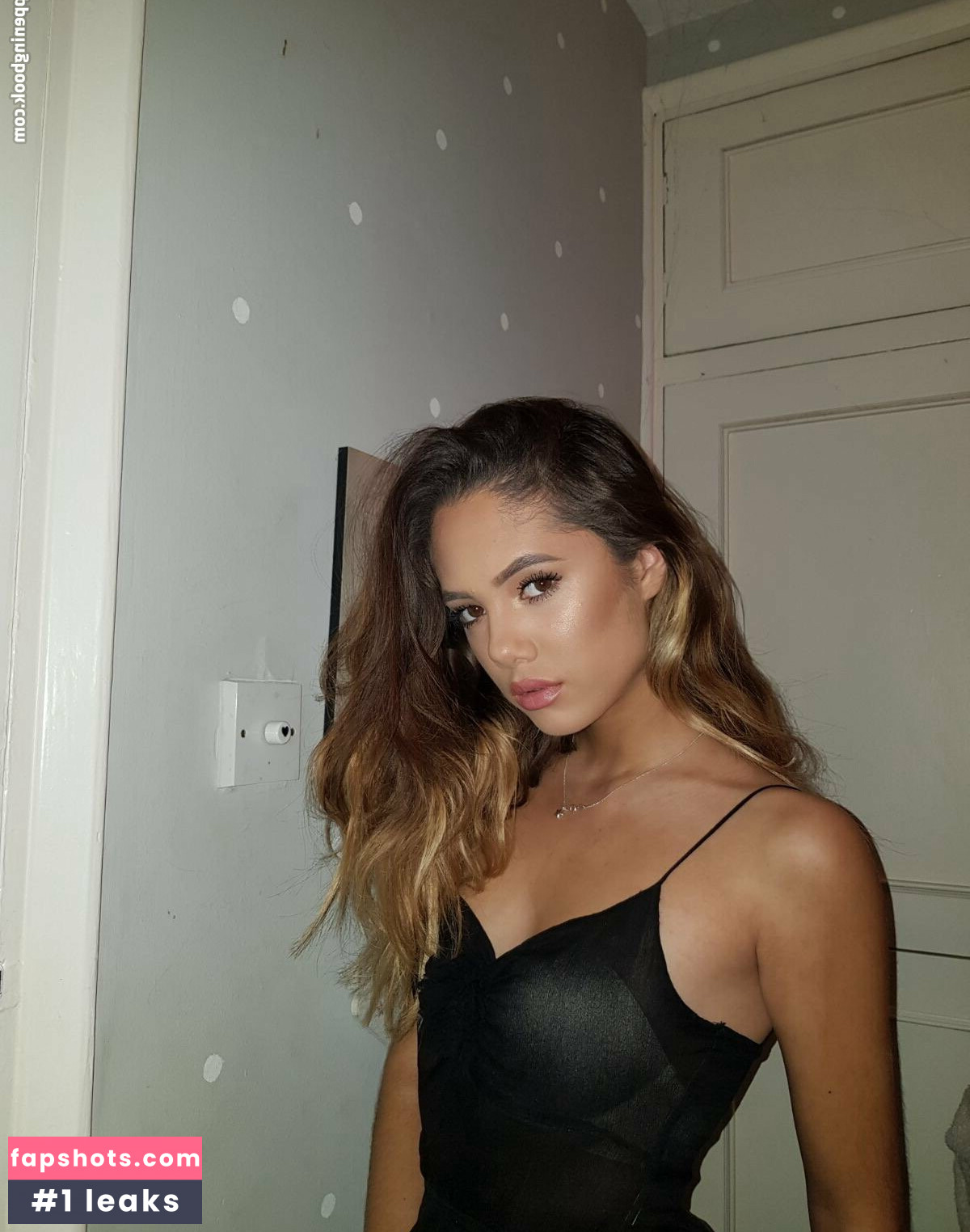 Saoirse Alicia Behzadi gallery photo #17