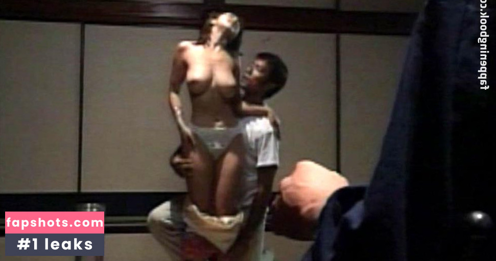 Saori Nanami gallery photo #12