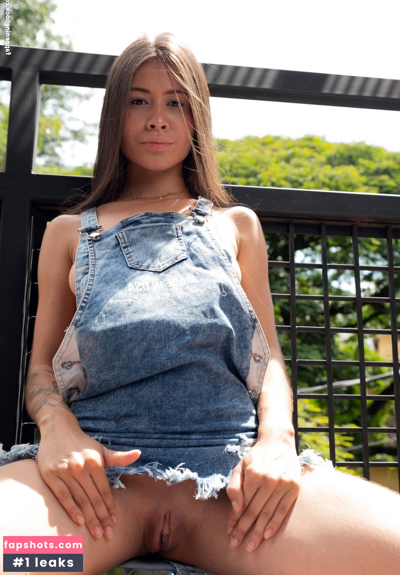 Sara Bellum gallery photo #59