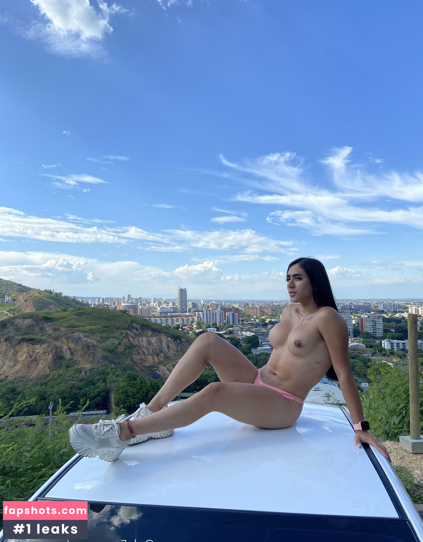 Sara Cano gallery photo #16