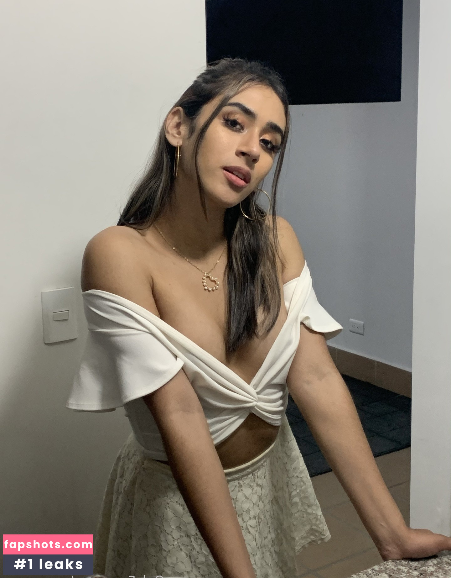 Sara Cano gallery photo #37