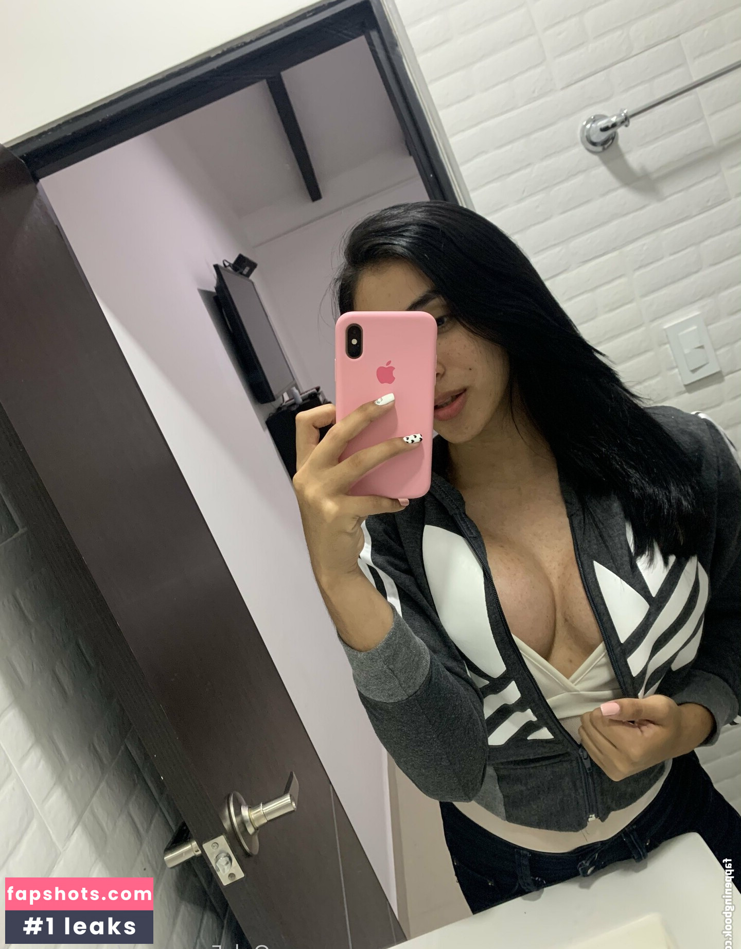 Sara Cano gallery photo #5