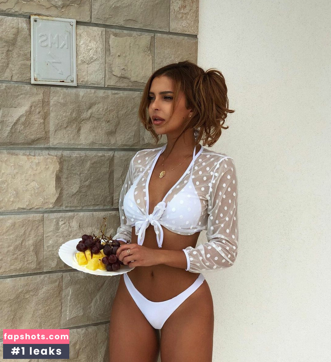 Sara Chafak gallery photo #23