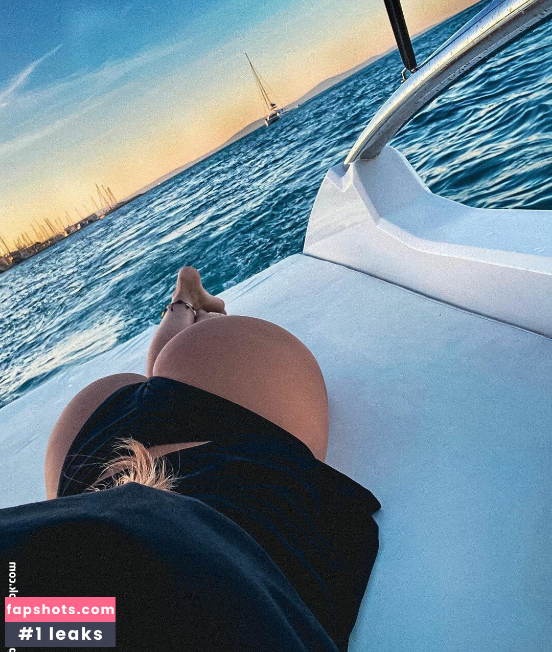 Sara Chafak gallery photo #38