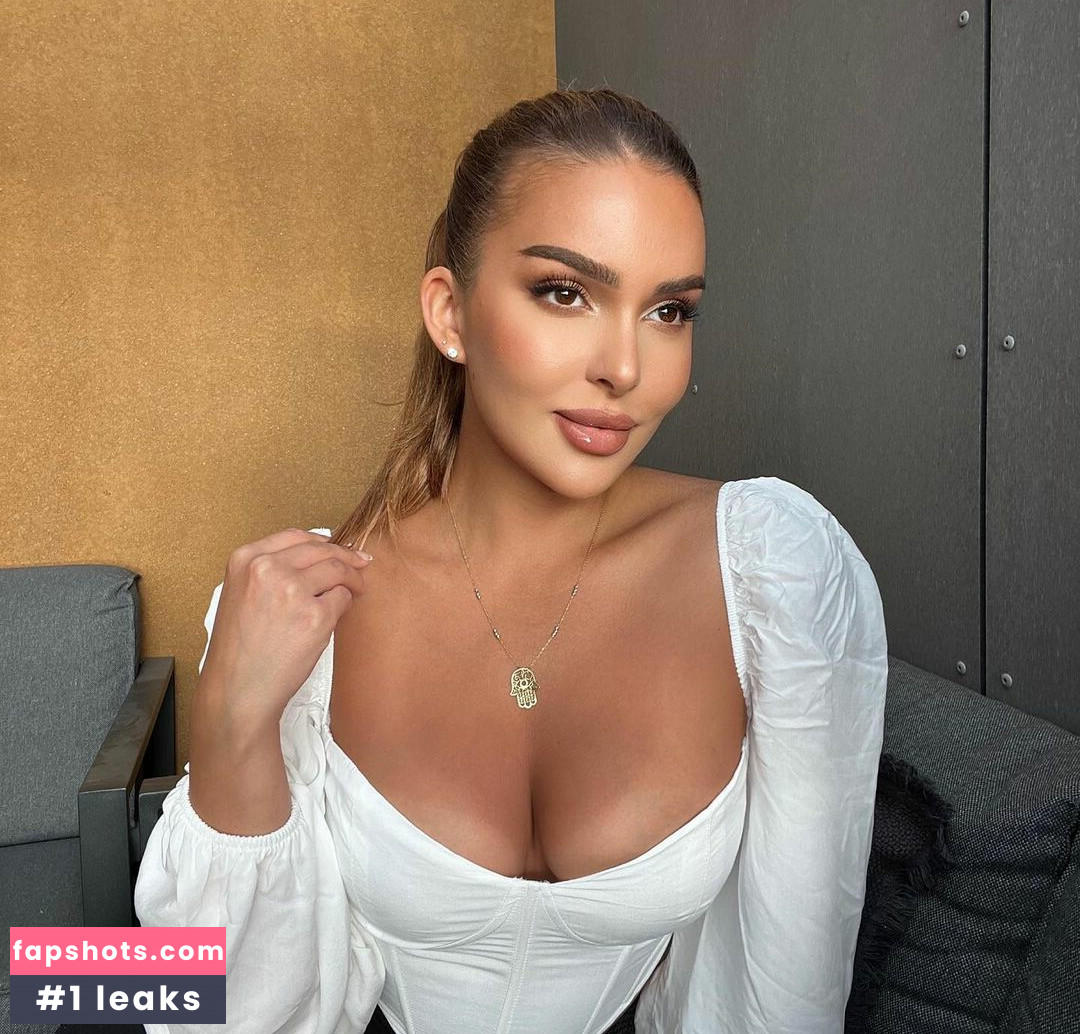 Sara Chafak gallery photo #40