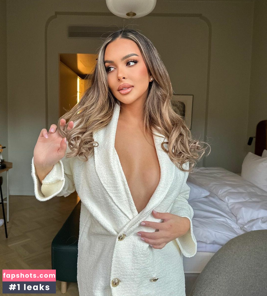 Sara Chafak gallery photo #8