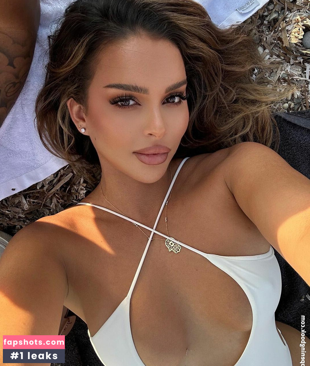 Sara Chafak gallery photo #9