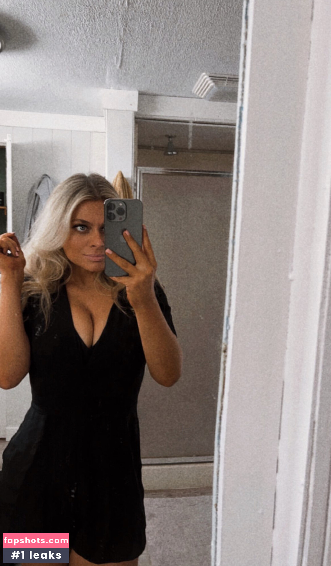 Sara Civian nude babe gallery