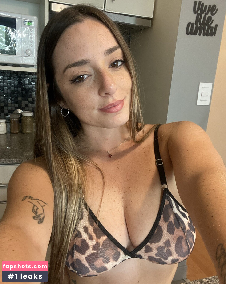 Sara Core gallery photo #18