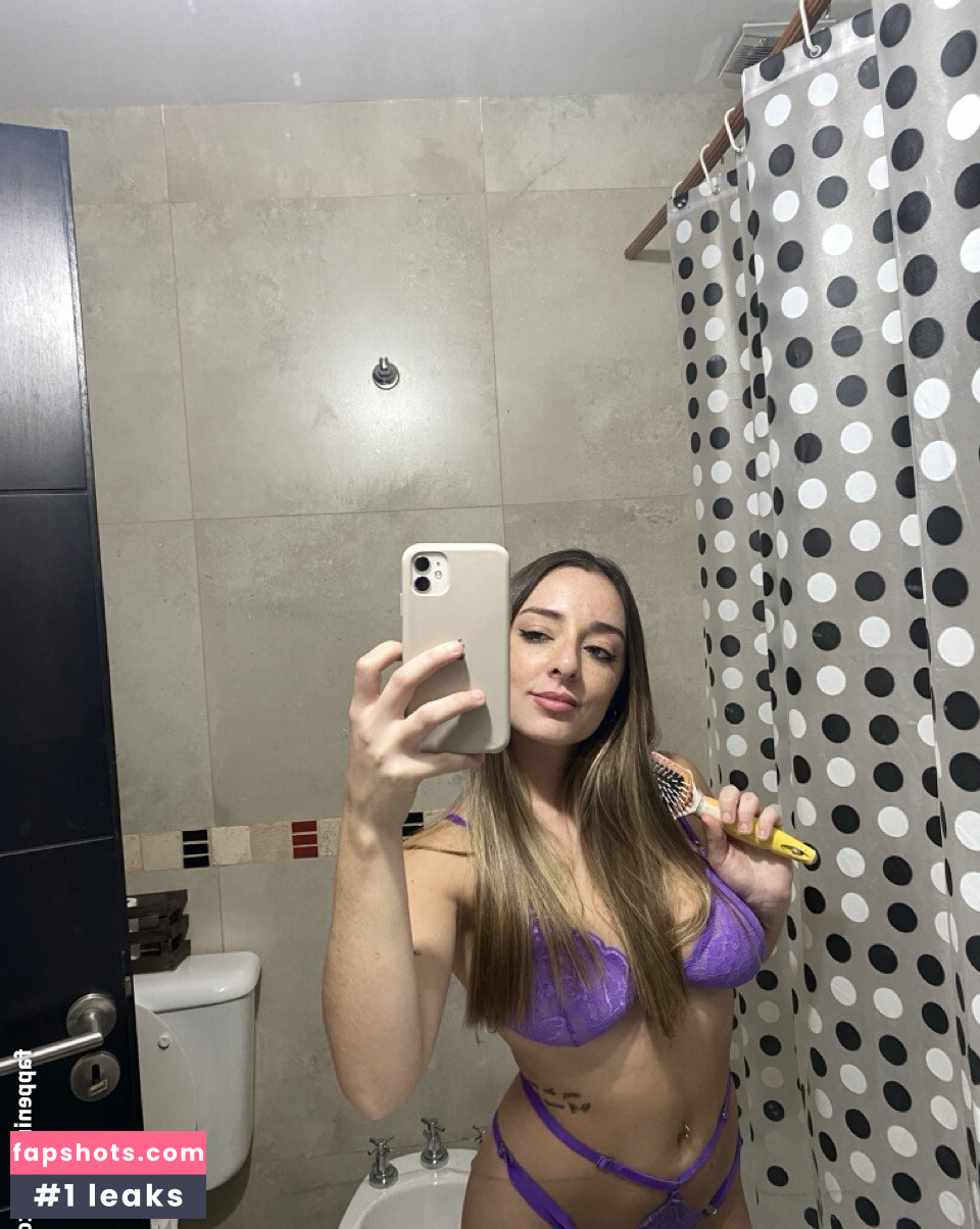 Sara Core gallery photo #10