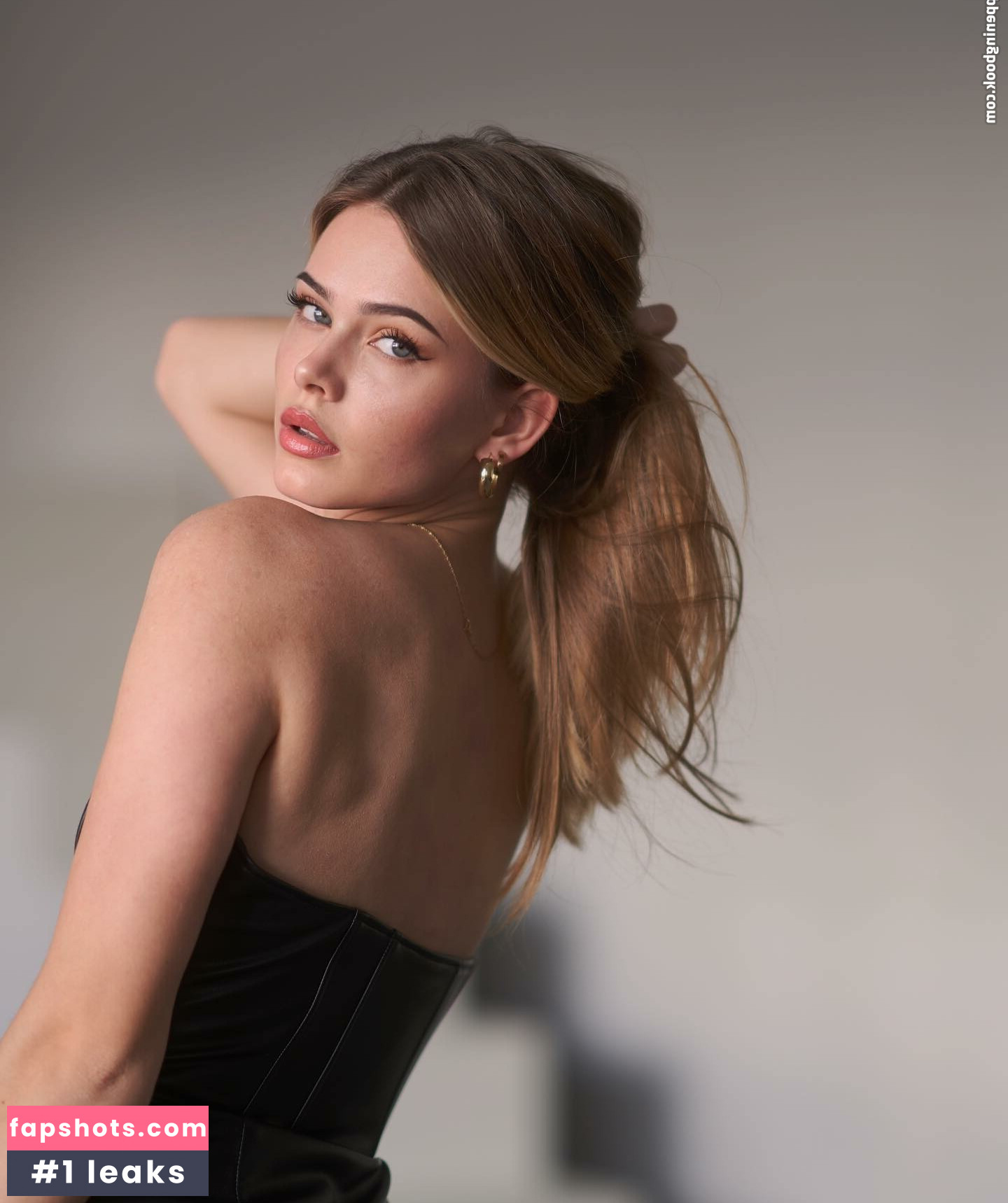 Sara Crumbleleg gallery photo #15