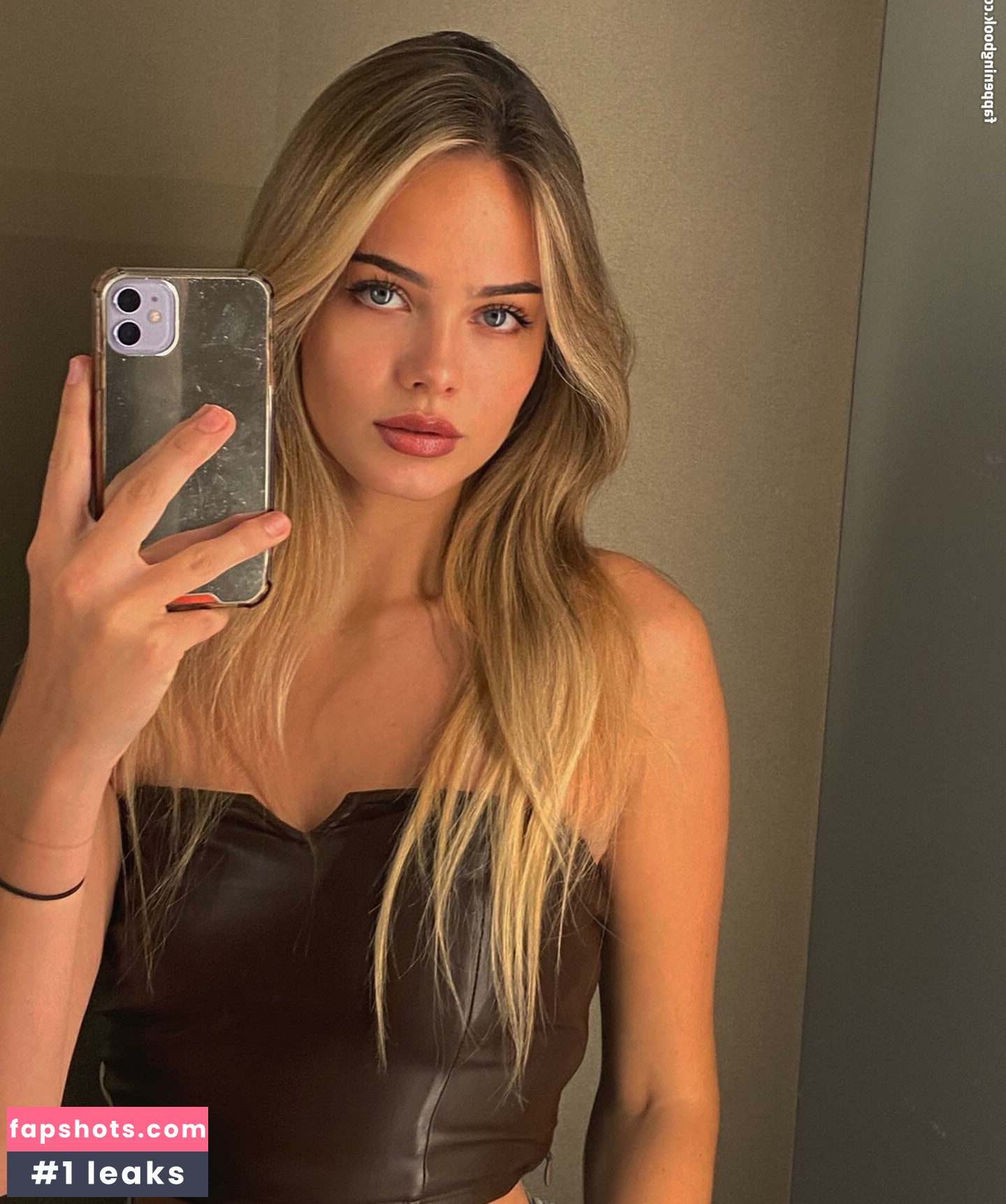 Sara Crumbleleg gallery photo #16