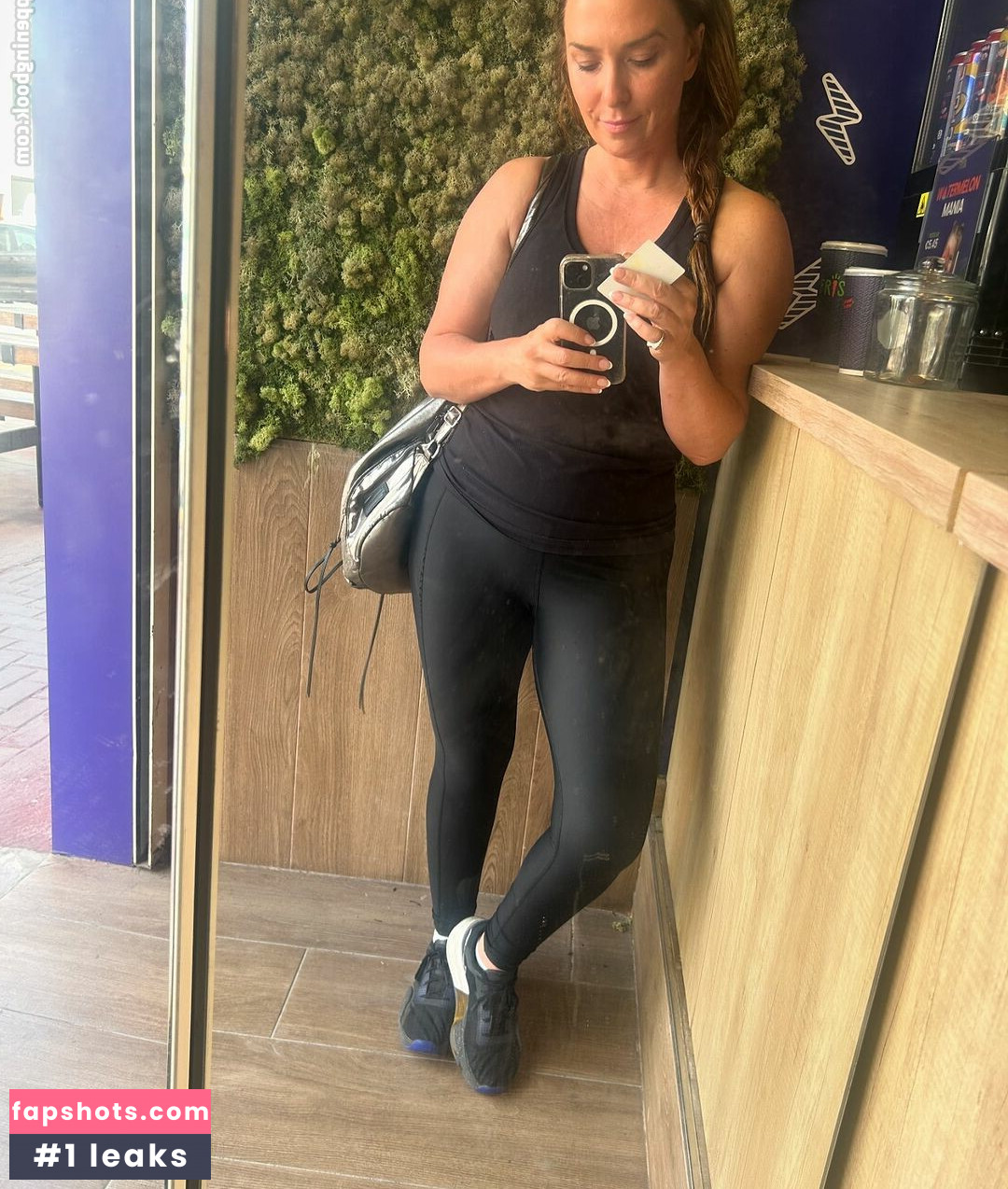 Sara Damergi gallery photo #12