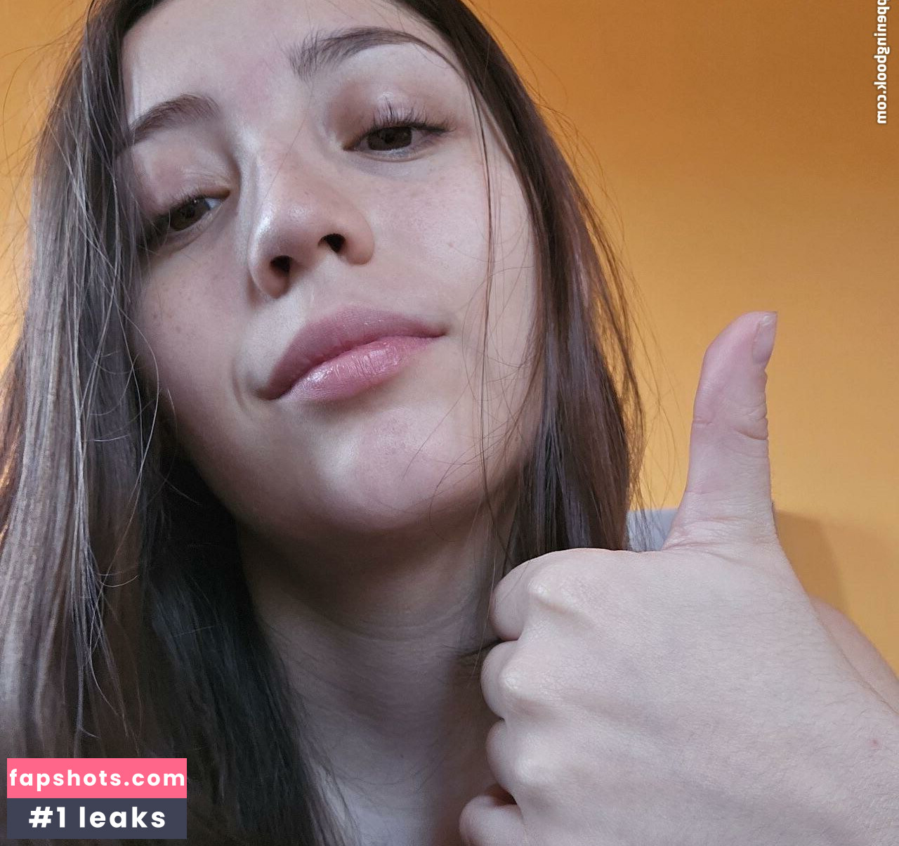 Sara De León gallery photo #13