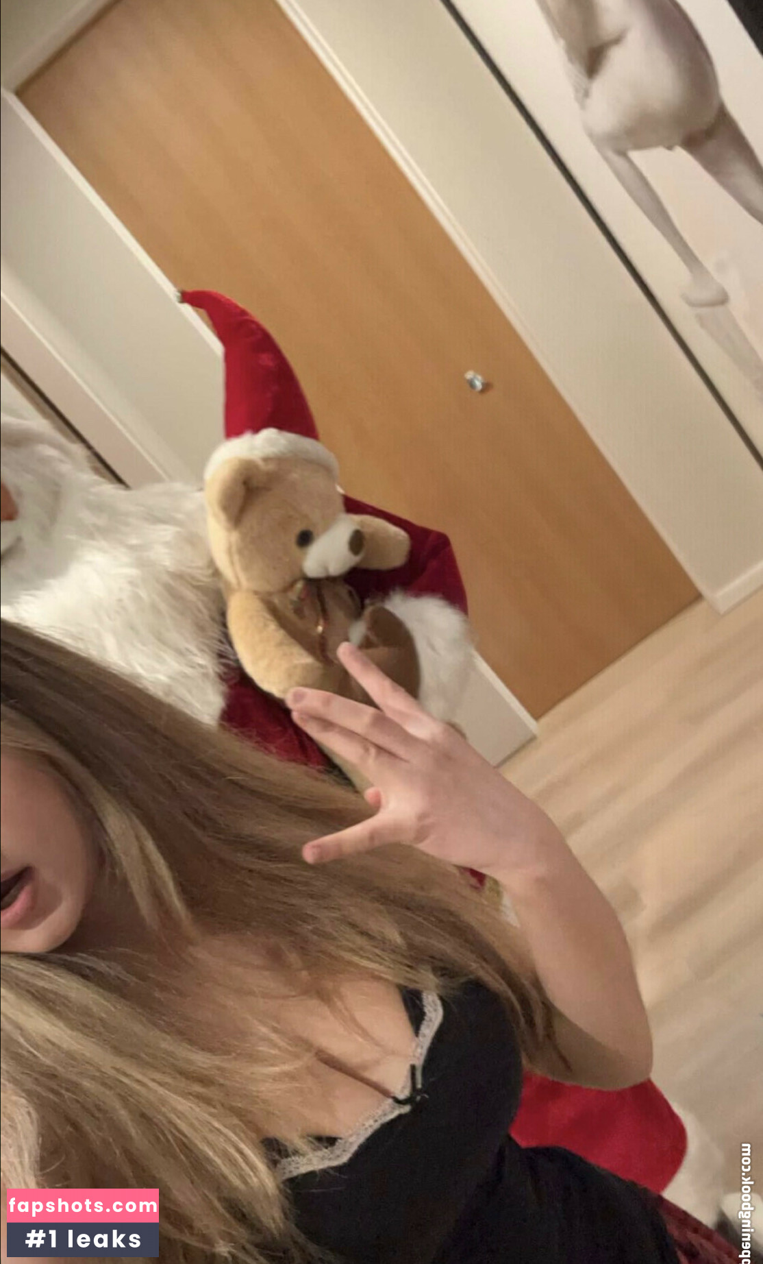 Sara Dobrik gallery photo #11