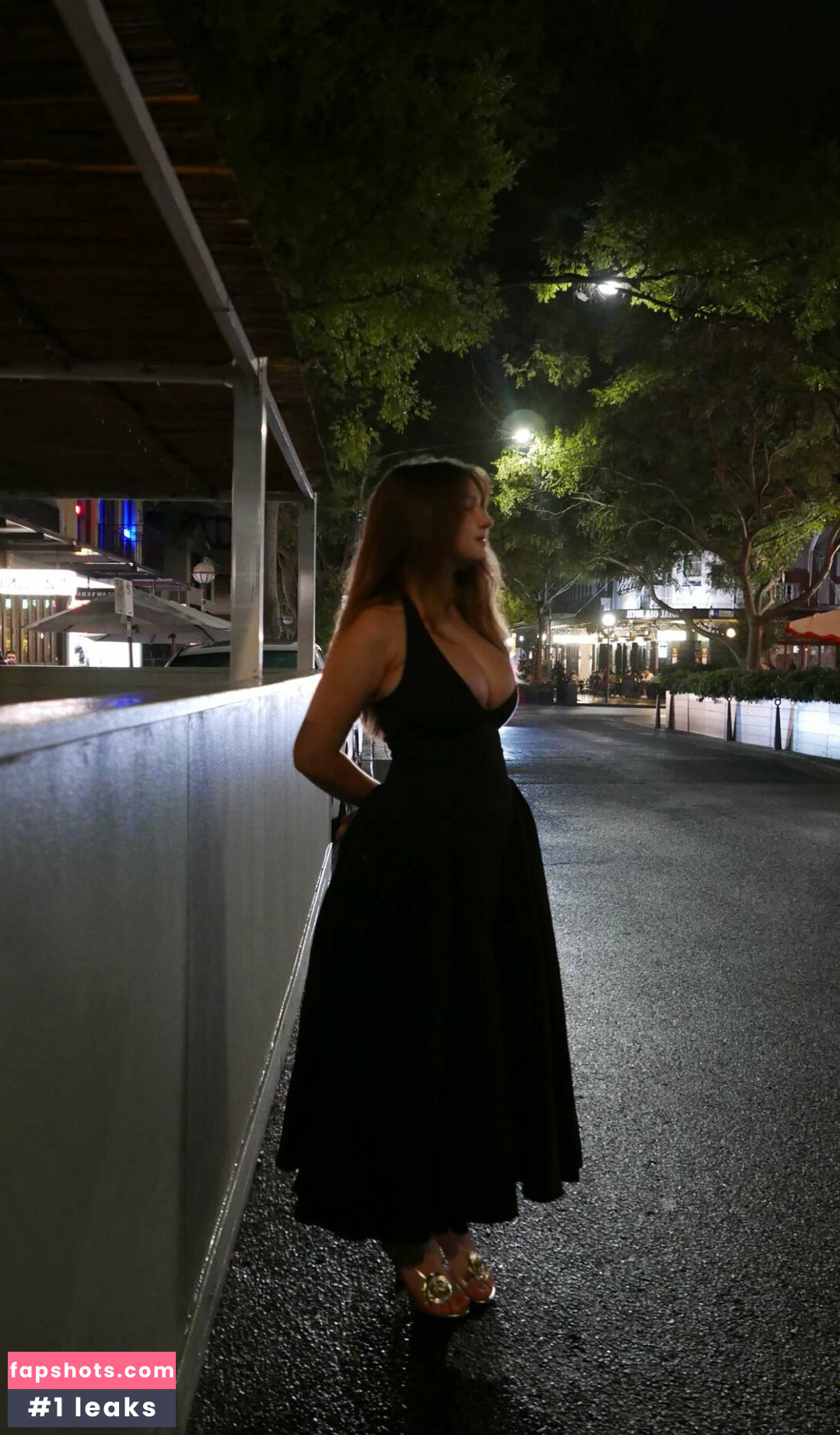 Sara Dobrik gallery photo #3