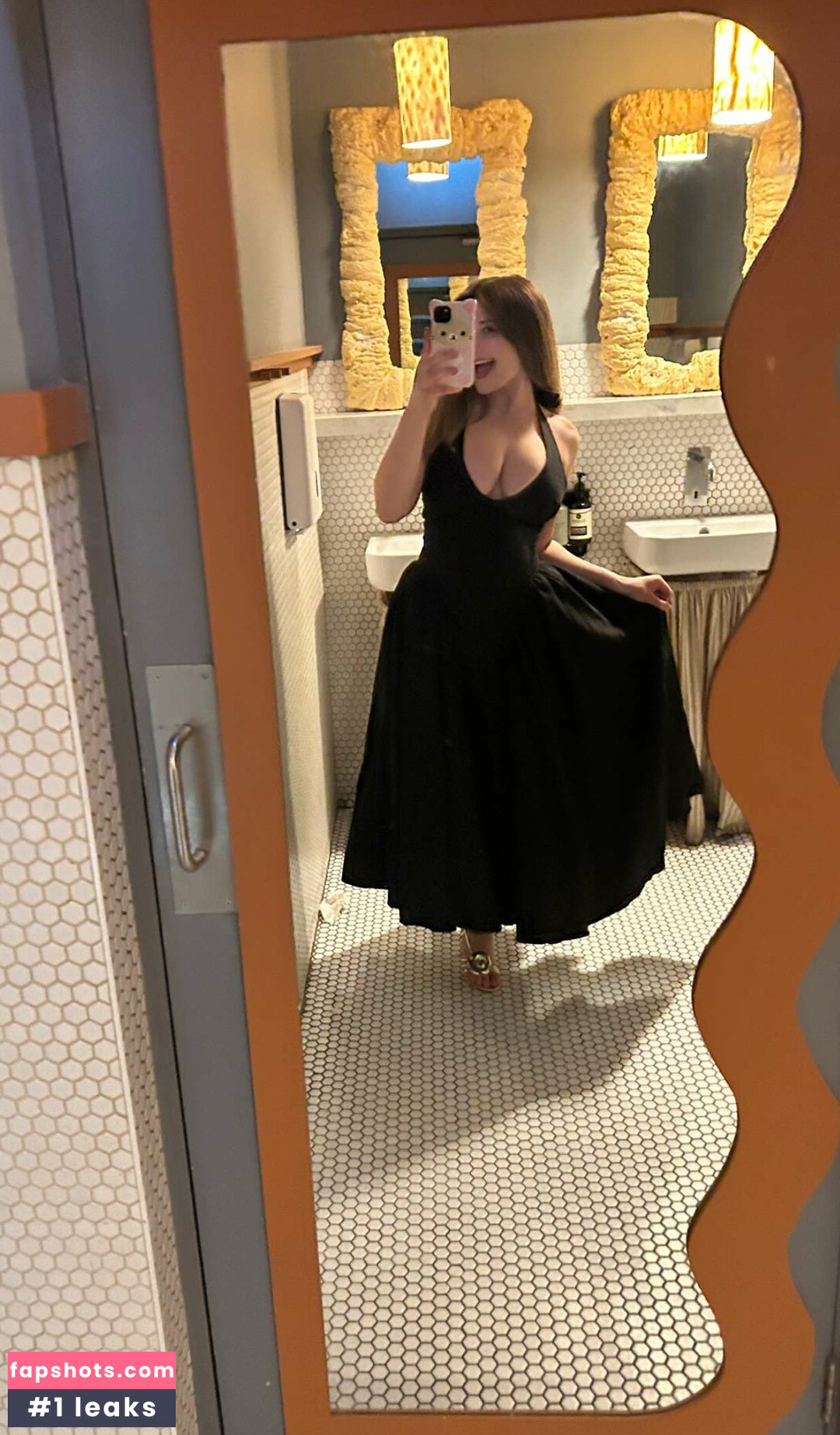 Sara Dobrik gallery photo #9