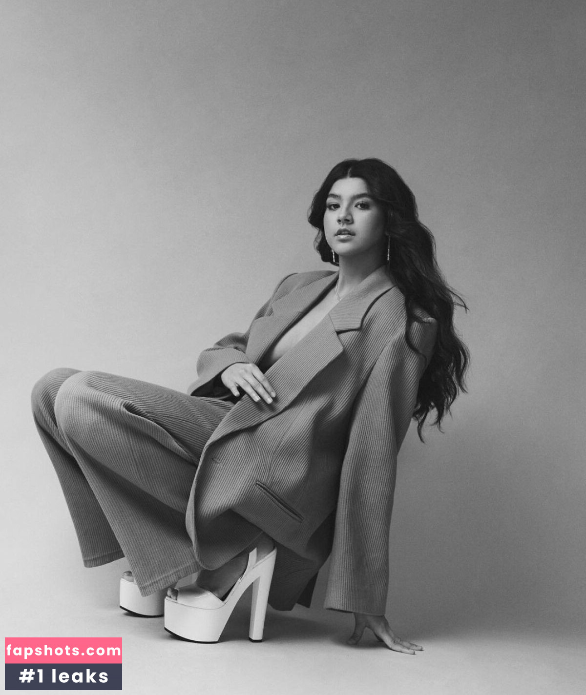 Sara Echeagaray gallery photo #16