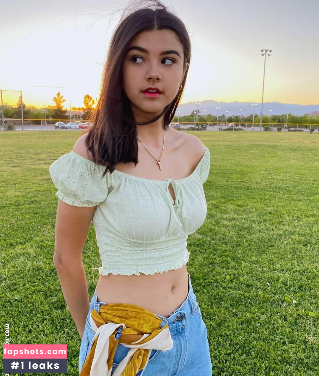 Sara Echeagaray gallery photo #19