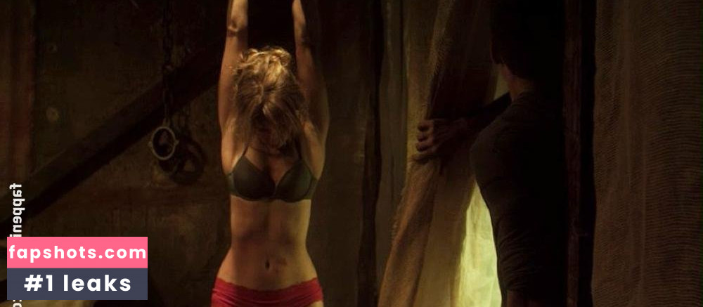 Sara Fletcher gallery photo #17