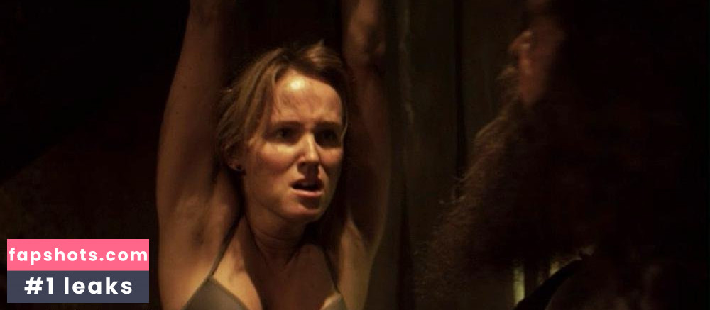 Sara Fletcher gallery photo #18