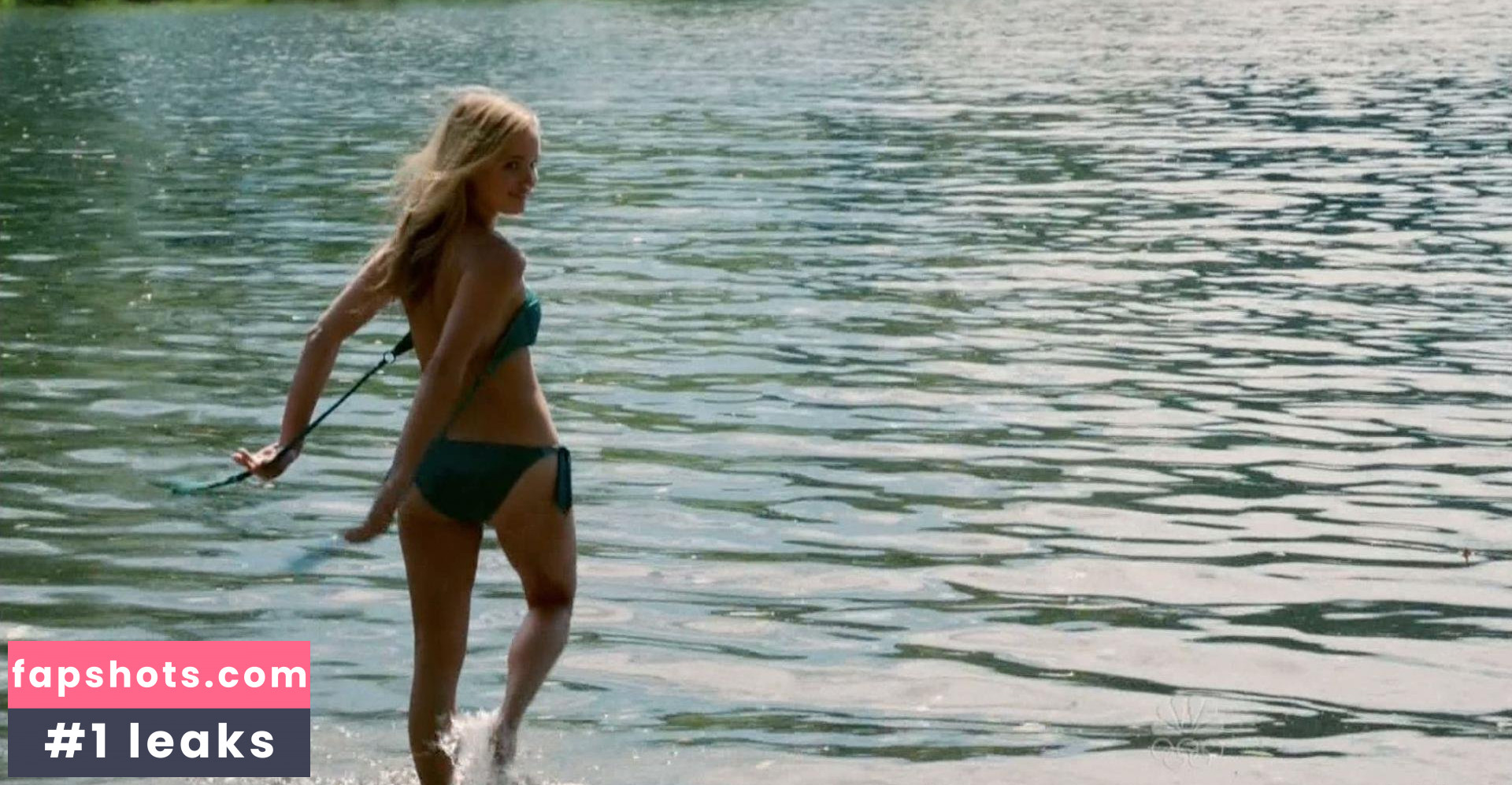 Sara Fletcher gallery photo #20