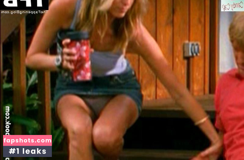 Sara Foster gallery photo #4