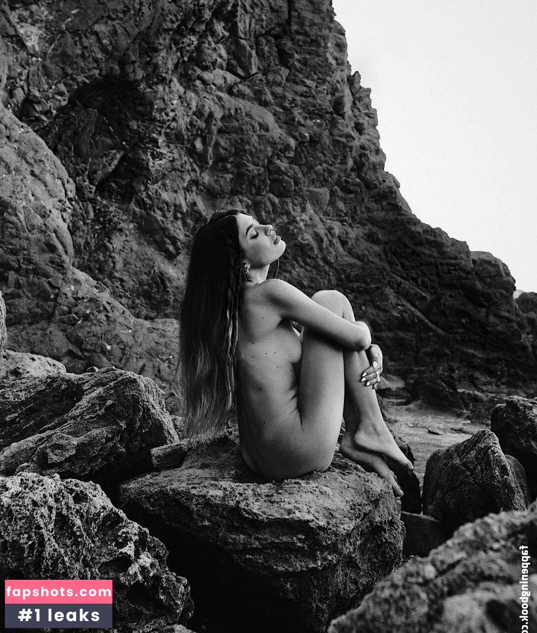 Sara Fructuoso Nude Leaks OnlyFans Photos #37 - LeakJerk