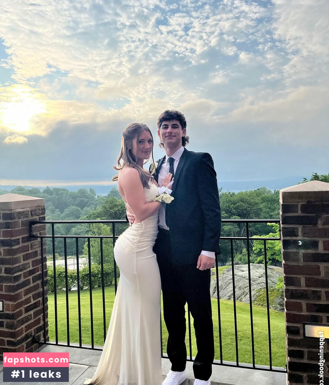 Sara Gavagan gallery photo #16