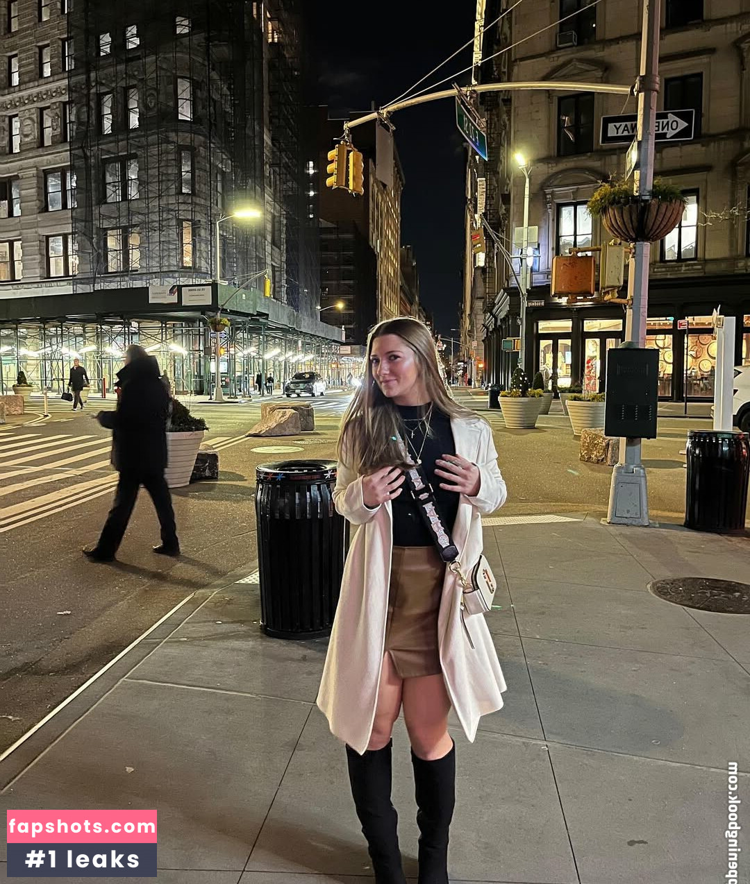 Sara Gavagan gallery photo #5