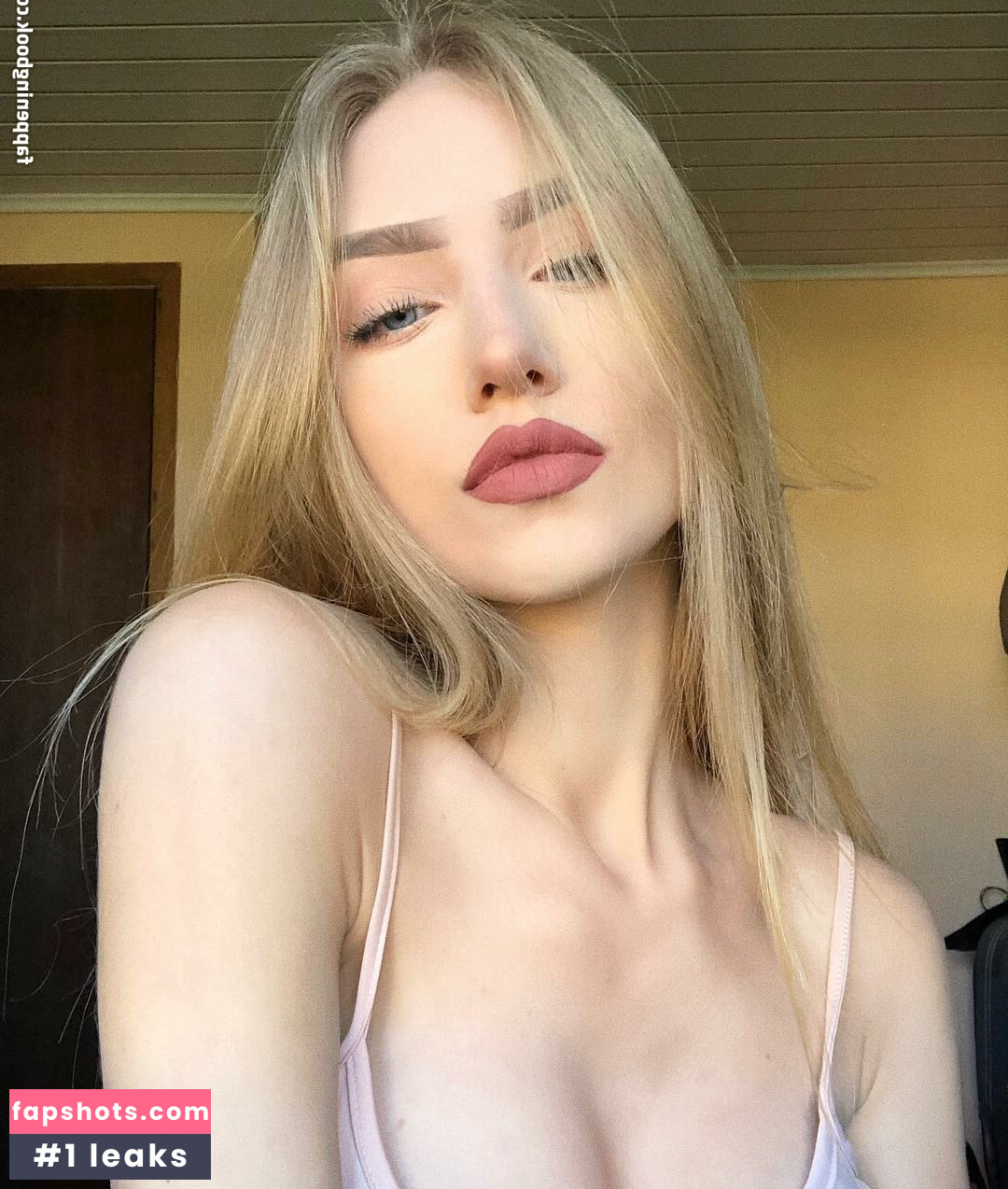 Sara Hardel gallery photo #11