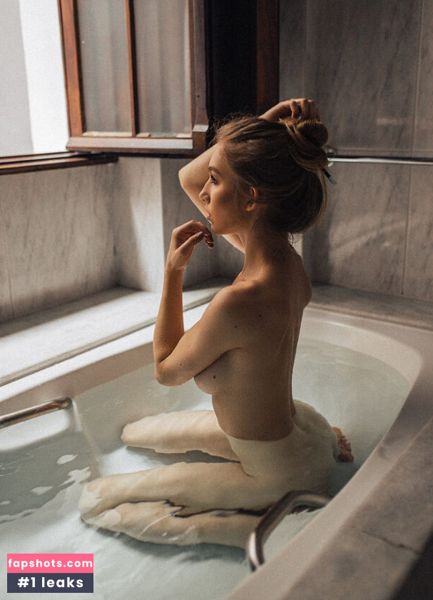 Sara Hardel gallery photo #18