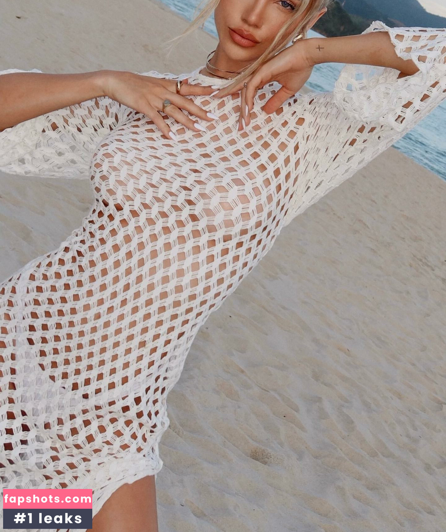 Sara Hardel gallery photo #23