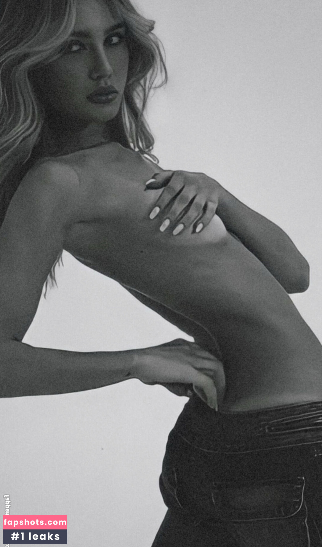 Sara Hardel gallery photo #34