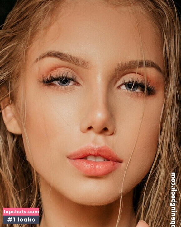 Sara Hardel gallery photo #35