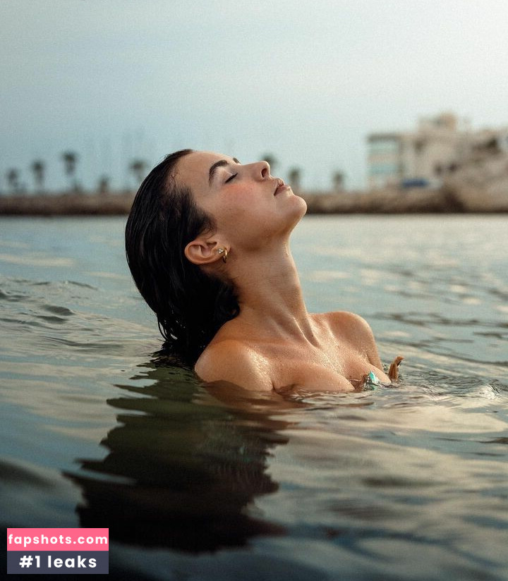 Sara Llamas gallery photo #17