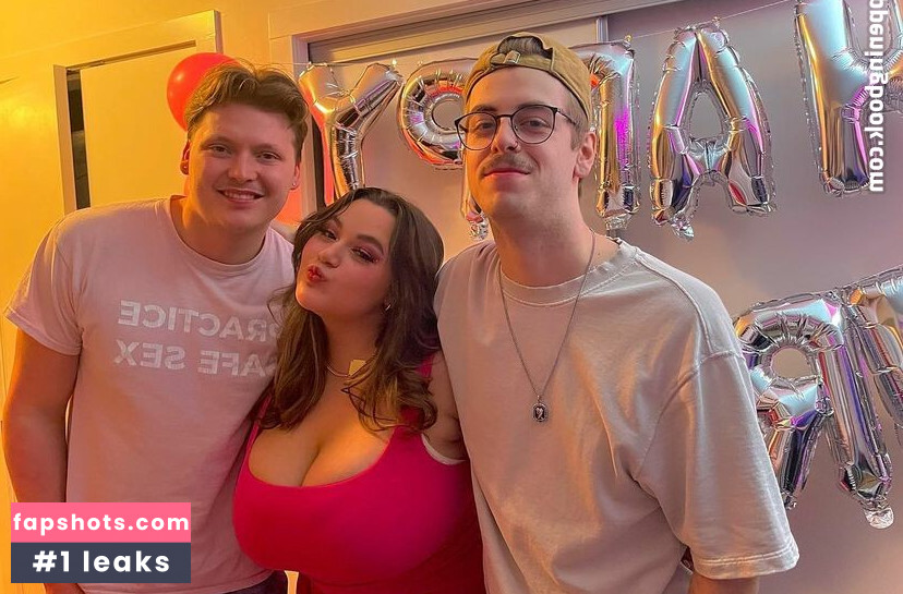 Sara M gallery photo #7